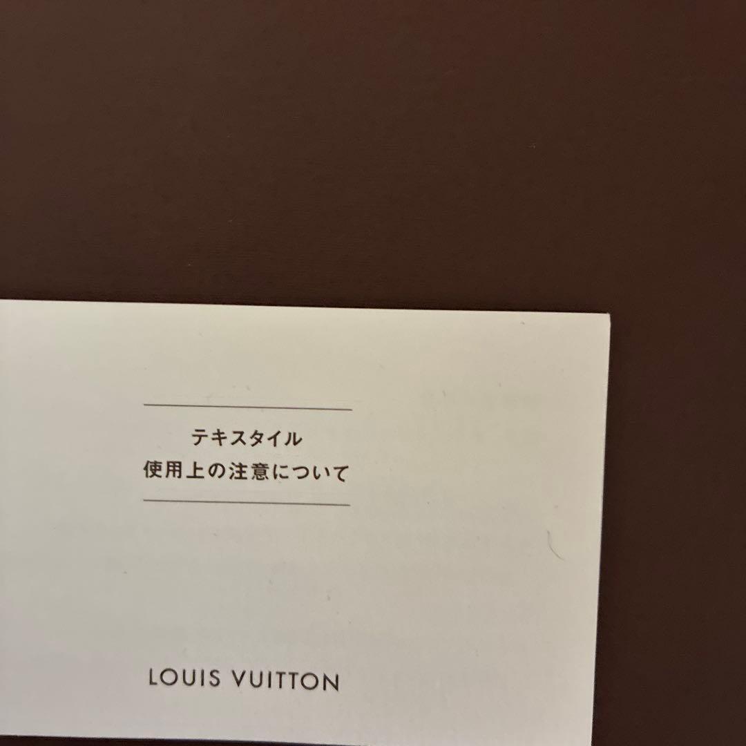 ルイヴィトン　濃いグレー　ロゴ入り マフラー