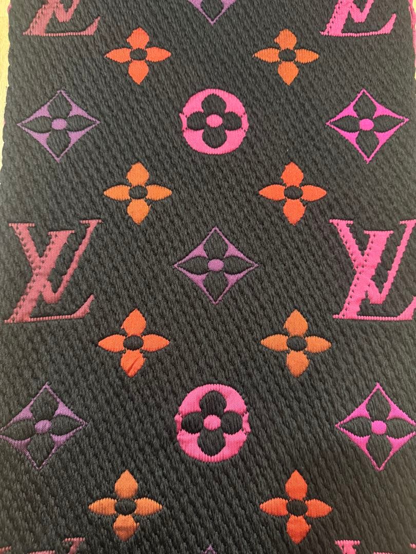 ルイヴィトン　マフラー　ロゴマニア