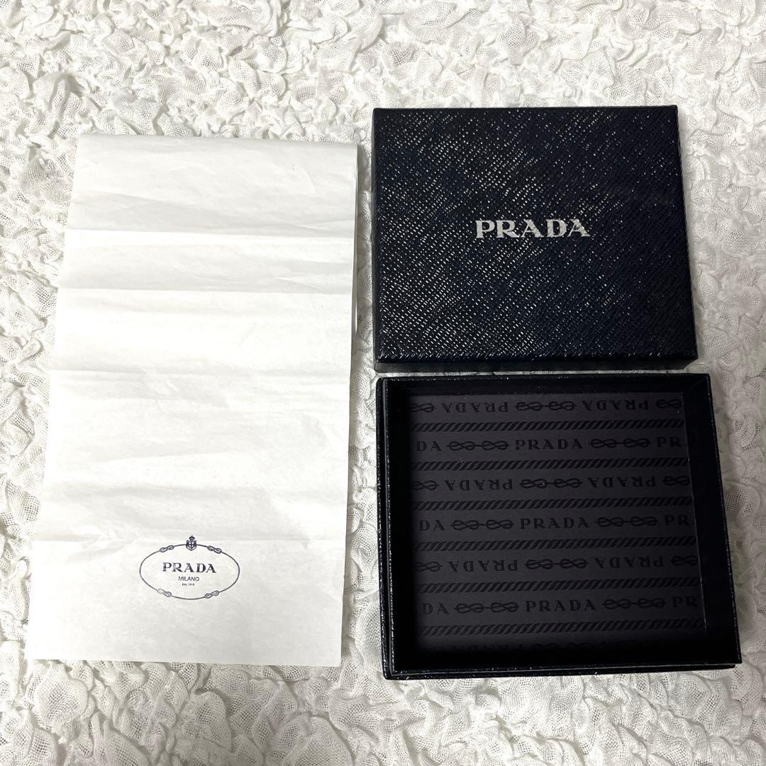 未使用級✨PRADA ネイビー 二つ折り財布　サフィアーノレザー　コンパクト