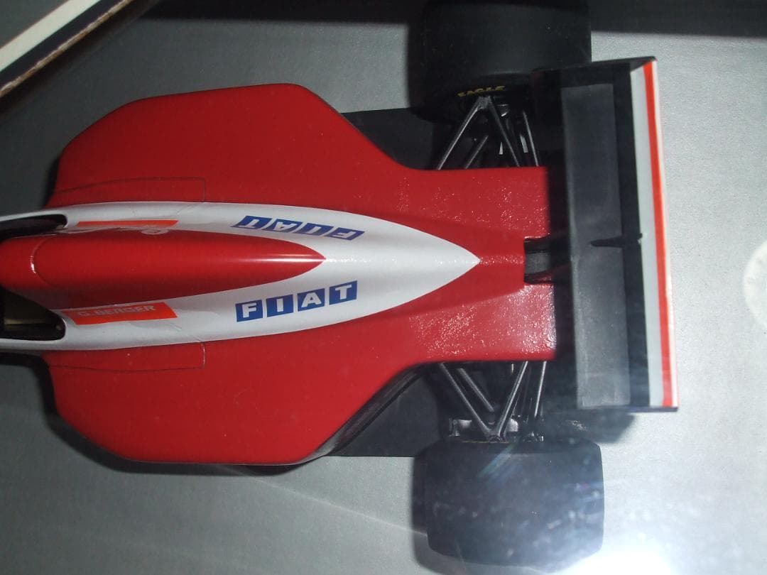 ミニチャンプス　１／１８　フェラーリ　F93A　＃２８　ベルガー　ノードライバー