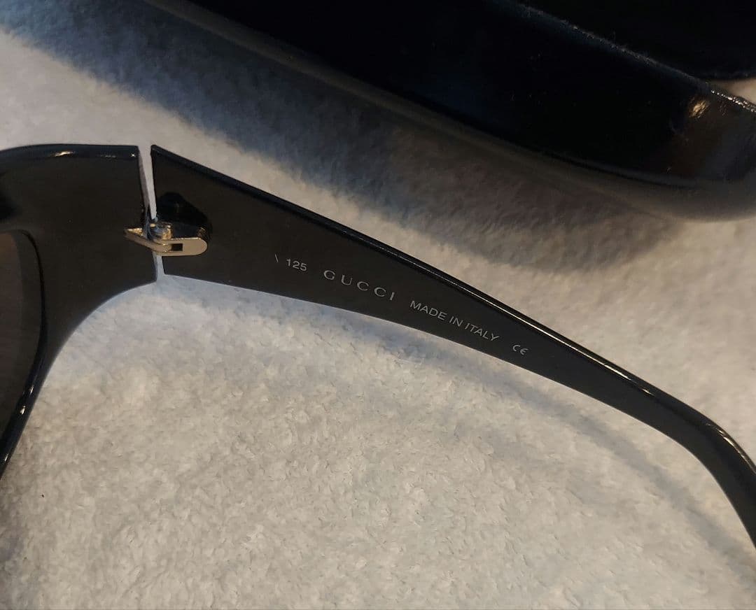 トラ　GUCCI　サイドロゴ　サングラス　ブラック　GG2432/S