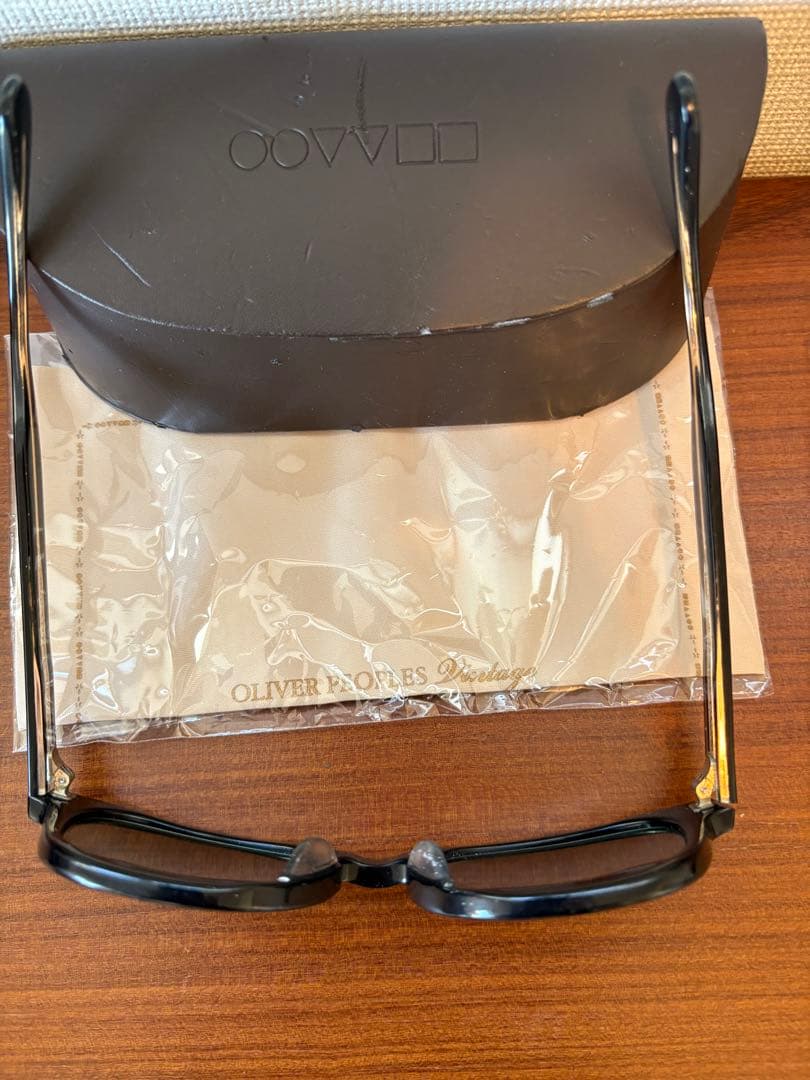 Oliver Peoples ブラックサングラス