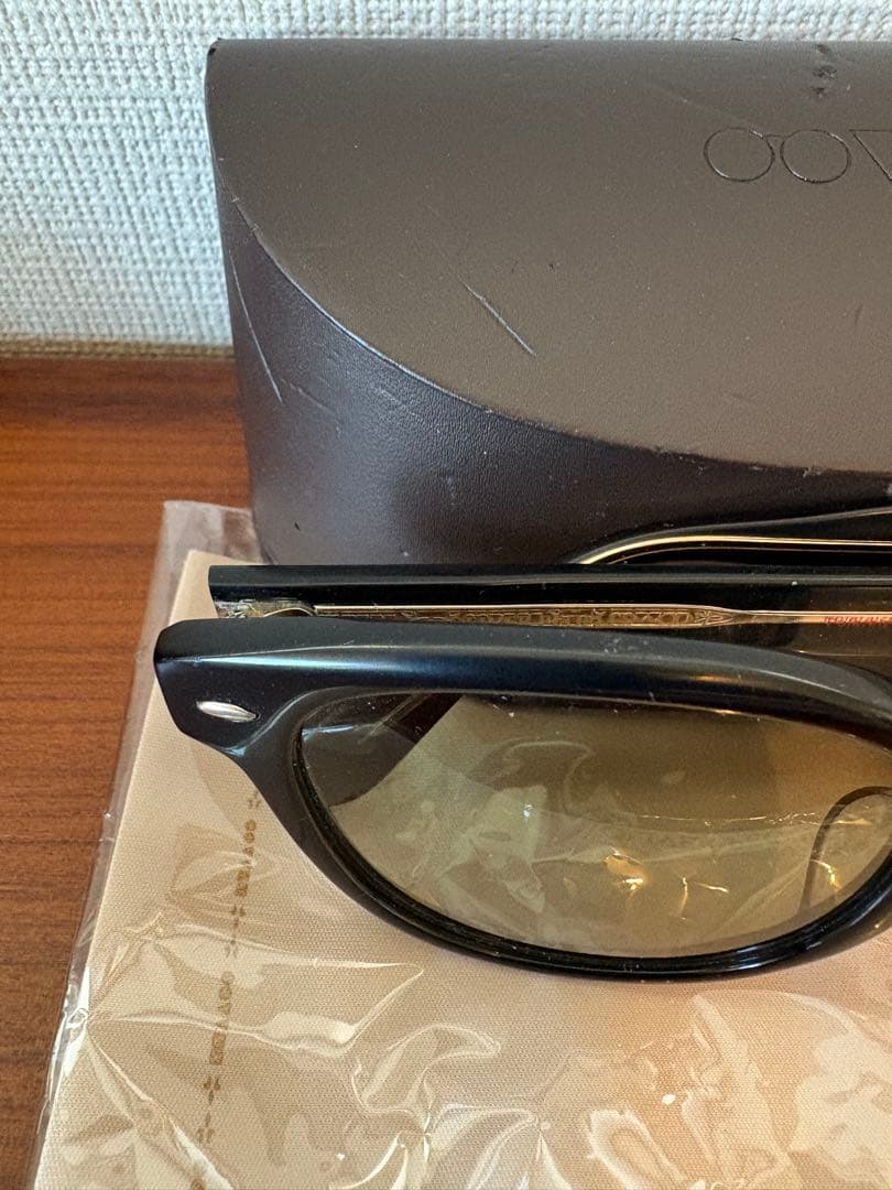 Oliver Peoples ブラックサングラス