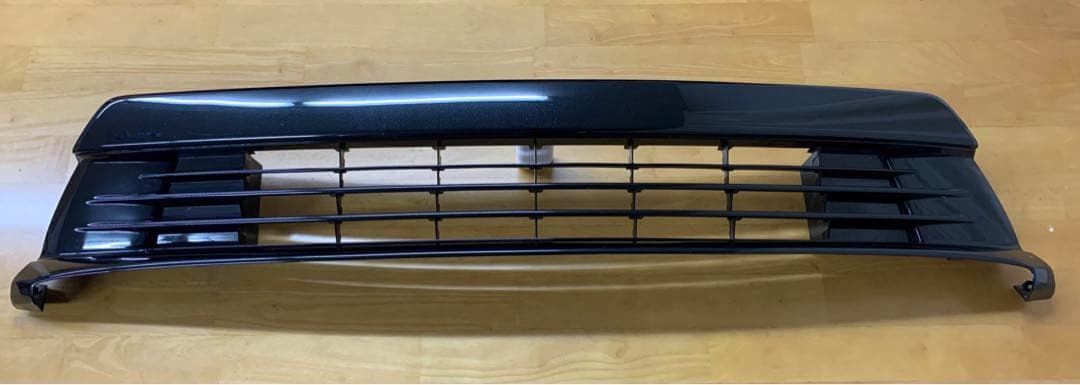30プリウス　後期純正バンパー　フォグレスロアグリル