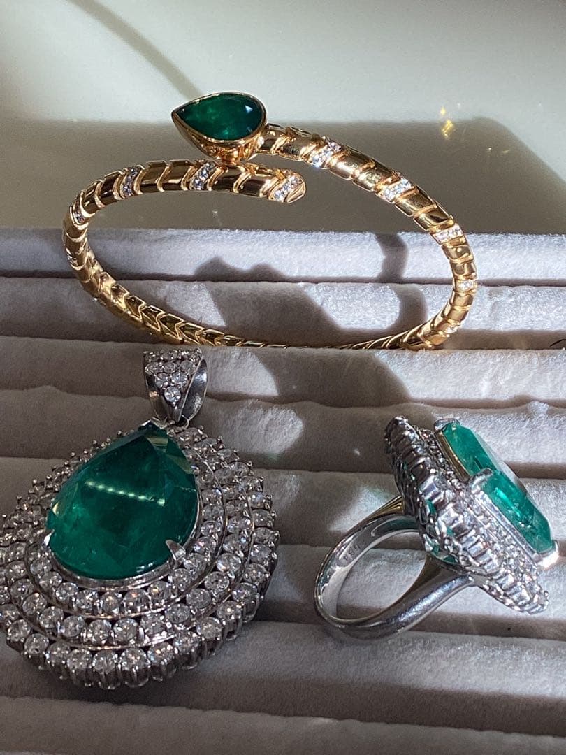 SHAWN❣️ 合成エメラルドコロンビアタイプ　バングル