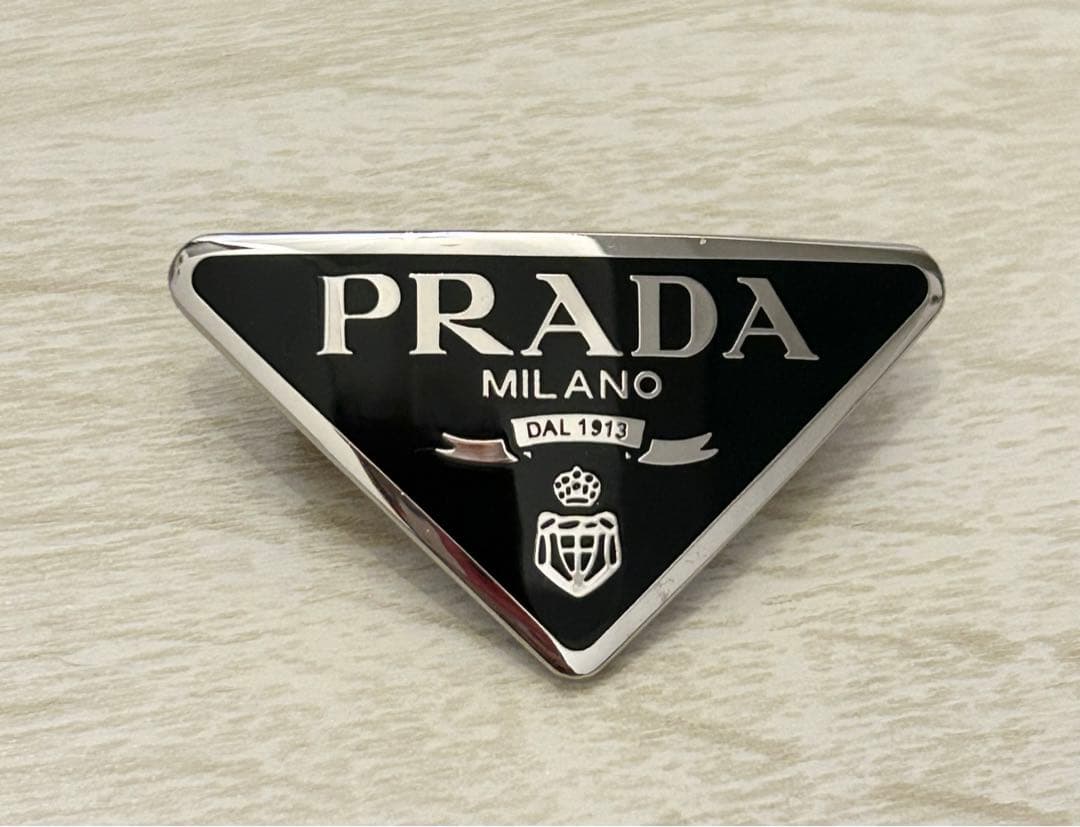 PRADA プラダ　メタルヘアクリップ