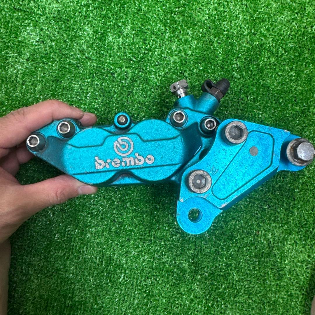 brembo ブレーキキャリパー 40mm 右用 キャリパーサポート付き最安値。