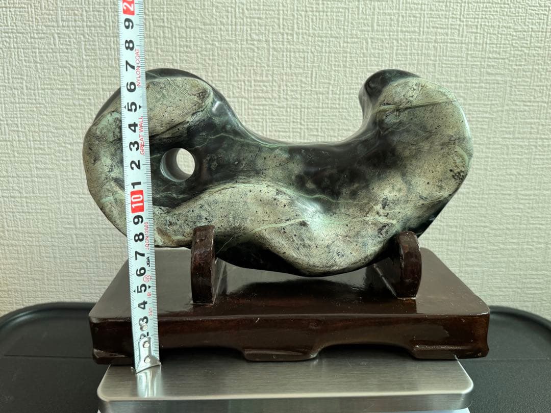 一点物 白蛇石 秩父 埼玉産 勾玉 蛇 鑑賞石 天然石 干支 巳年 蛇紋石 水石