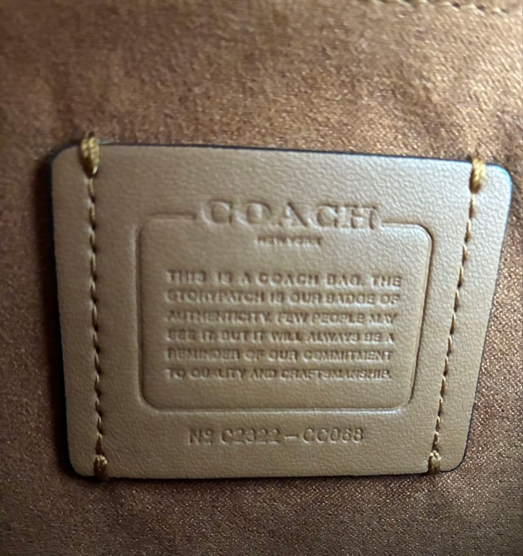 黒いレザー風ショルダーバッグ