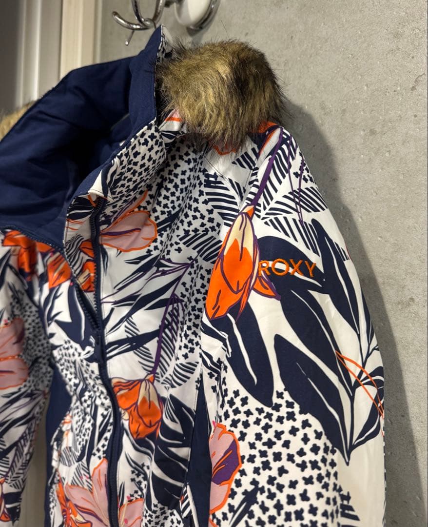 ★未使用ROXYスノージャケット150 トロピカル柄　ファー付き　スキー　スノボ