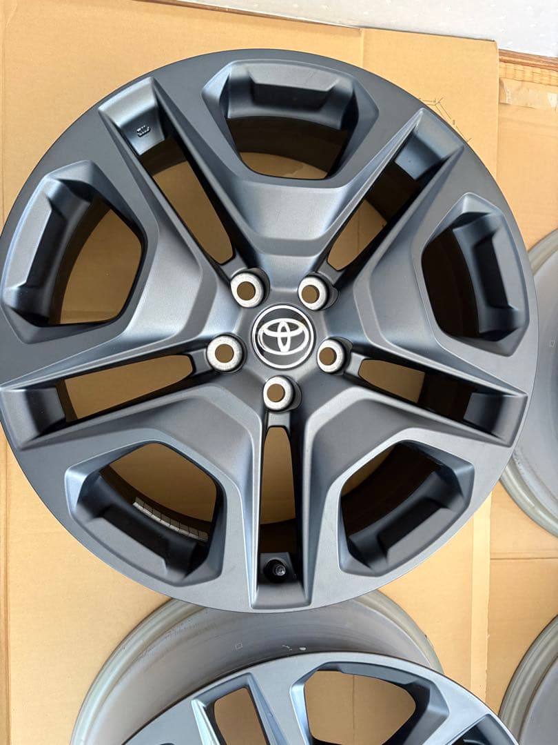 RAV4 アドベンチャー　後期　純正ホイール　マットグレー 新車外し