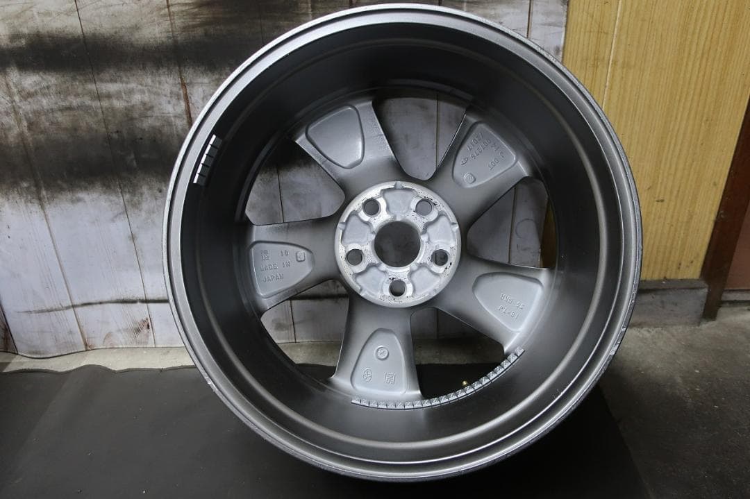 トヨタ純正 RAV4 18×7J +35 PCD114.3 5穴 1本