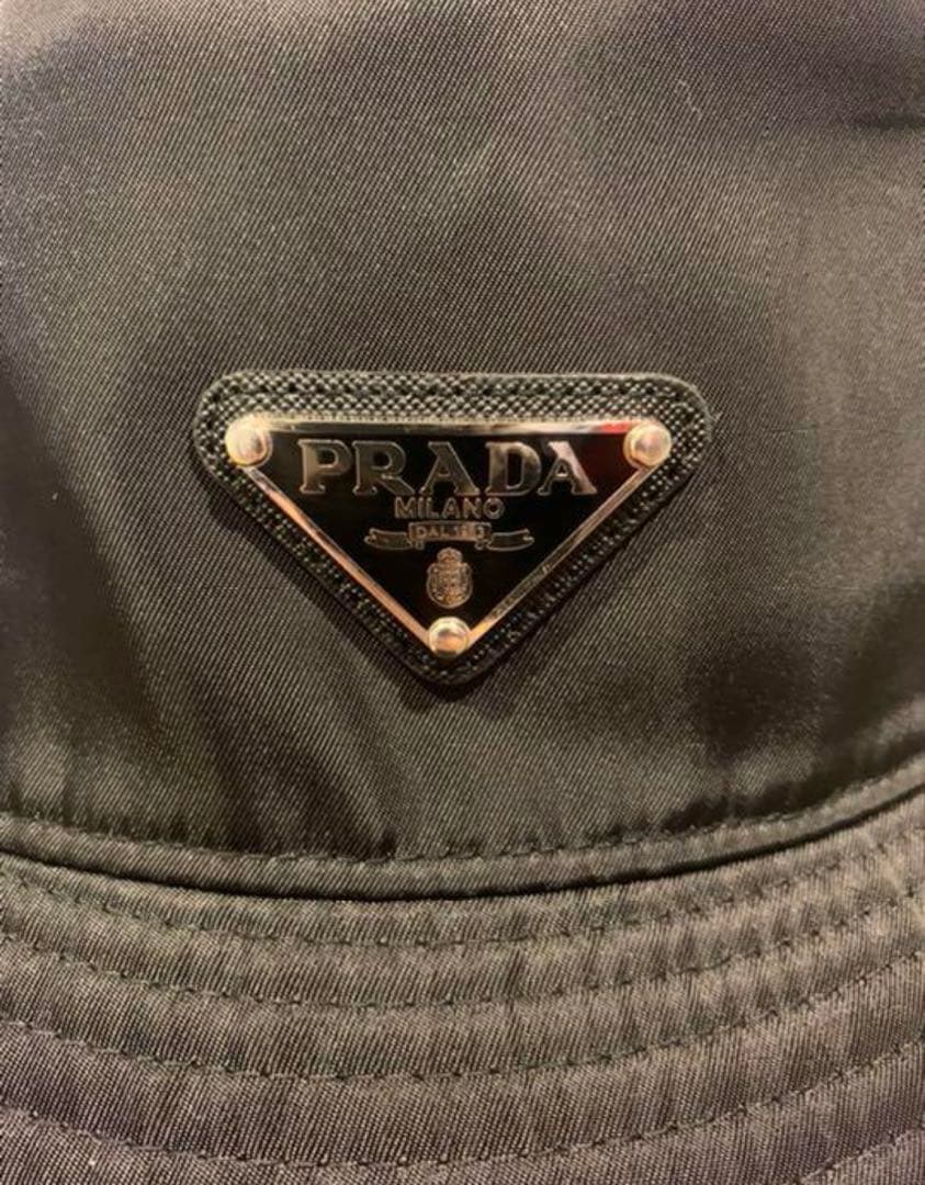 美品★プラダバケットハット　PRADA ロゴ　バケハ　ブラック　黒　ブランド