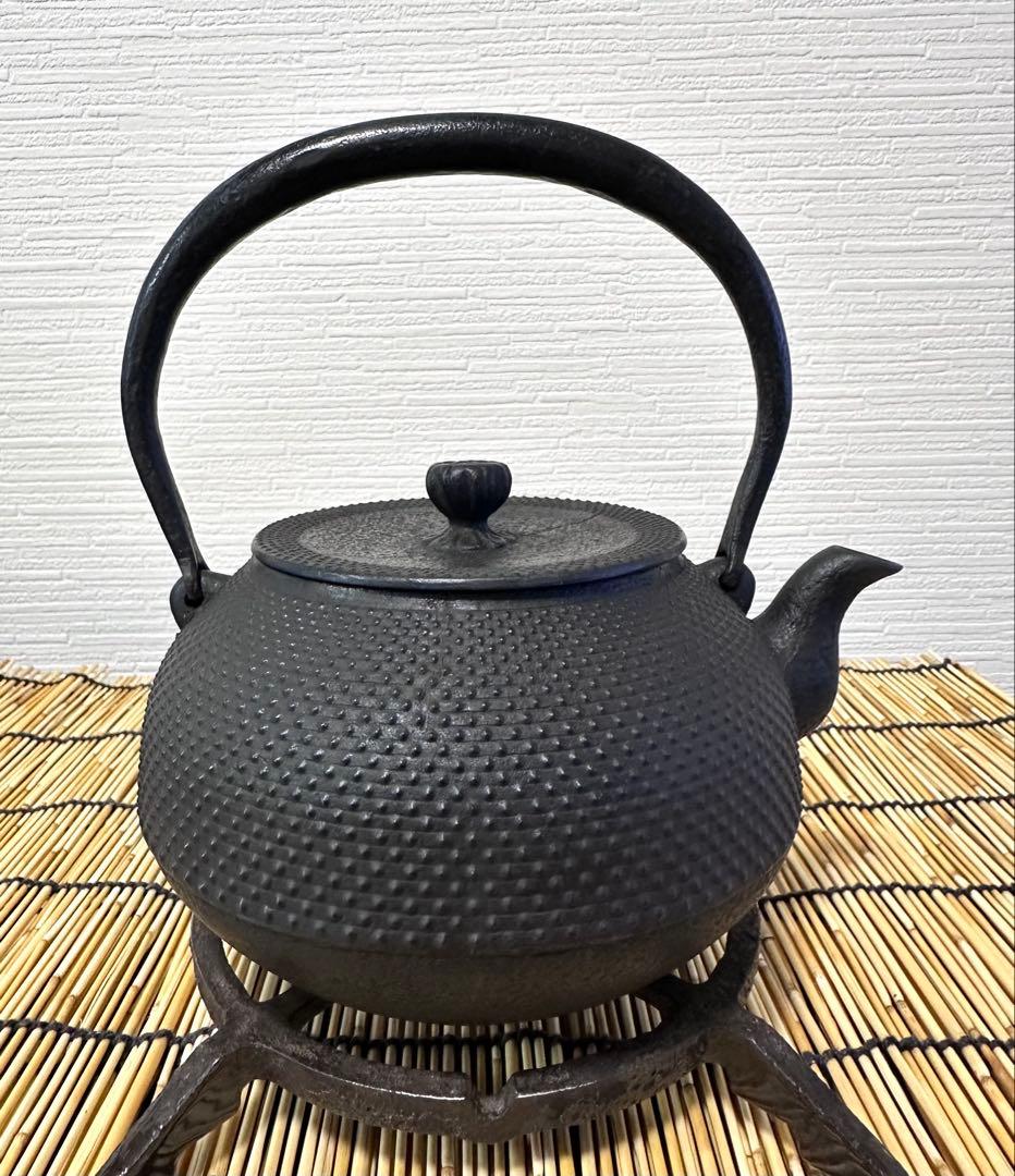 未使用品　南部虎山工房造　１０型アラレ　南部鉄瓶　南部鉄器　鉄瓶