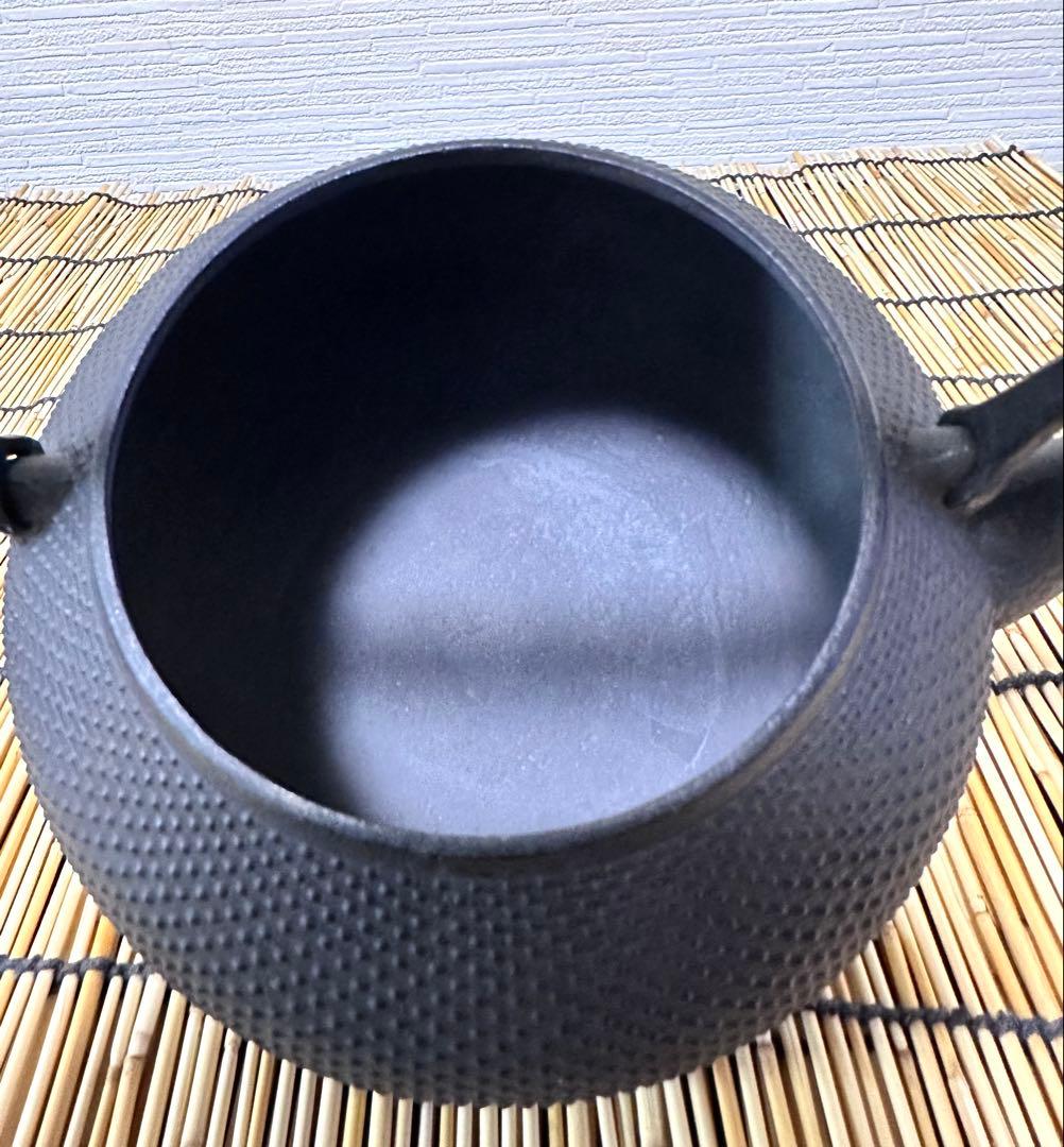未使用品　南部虎山工房造　１０型アラレ　南部鉄瓶　南部鉄器　鉄瓶