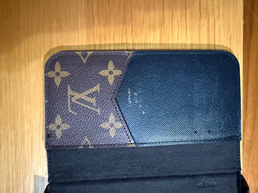 iPhone16pro フォリオ