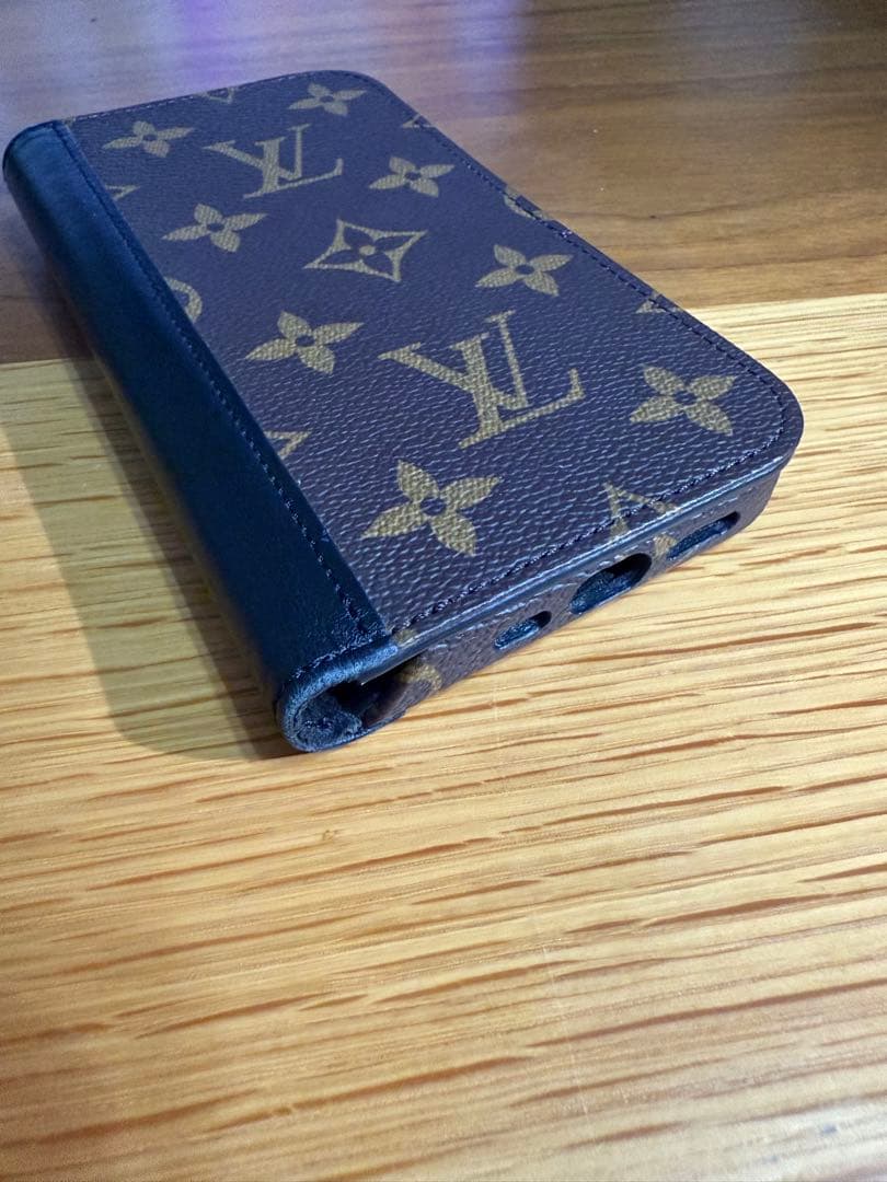 iPhone16pro フォリオ