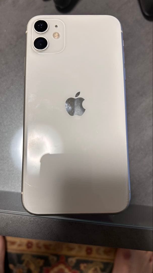 Apple iPhone 11 ホワイト 画面ひびあり