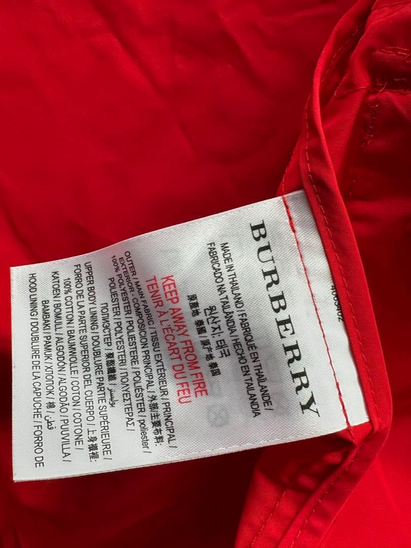 BURBERRYバーバリー　フード付きジャケット レッド8y 135cm