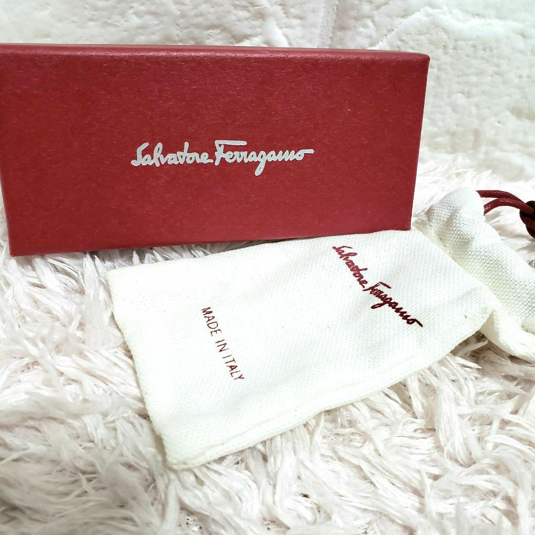 サルヴァトーレフェラガモ ヴァラリボン ゴールドバレッタ 美品