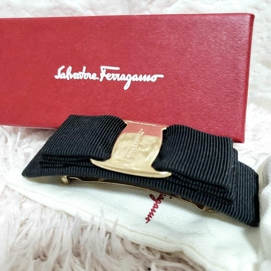 サルヴァトーレフェラガモ ヴァラリボン ゴールドバレッタ 美品
