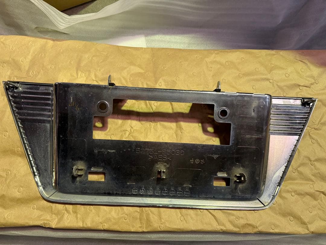 ダイハツ アトレー 右テールランプ・リアバンパーセンターモール セット