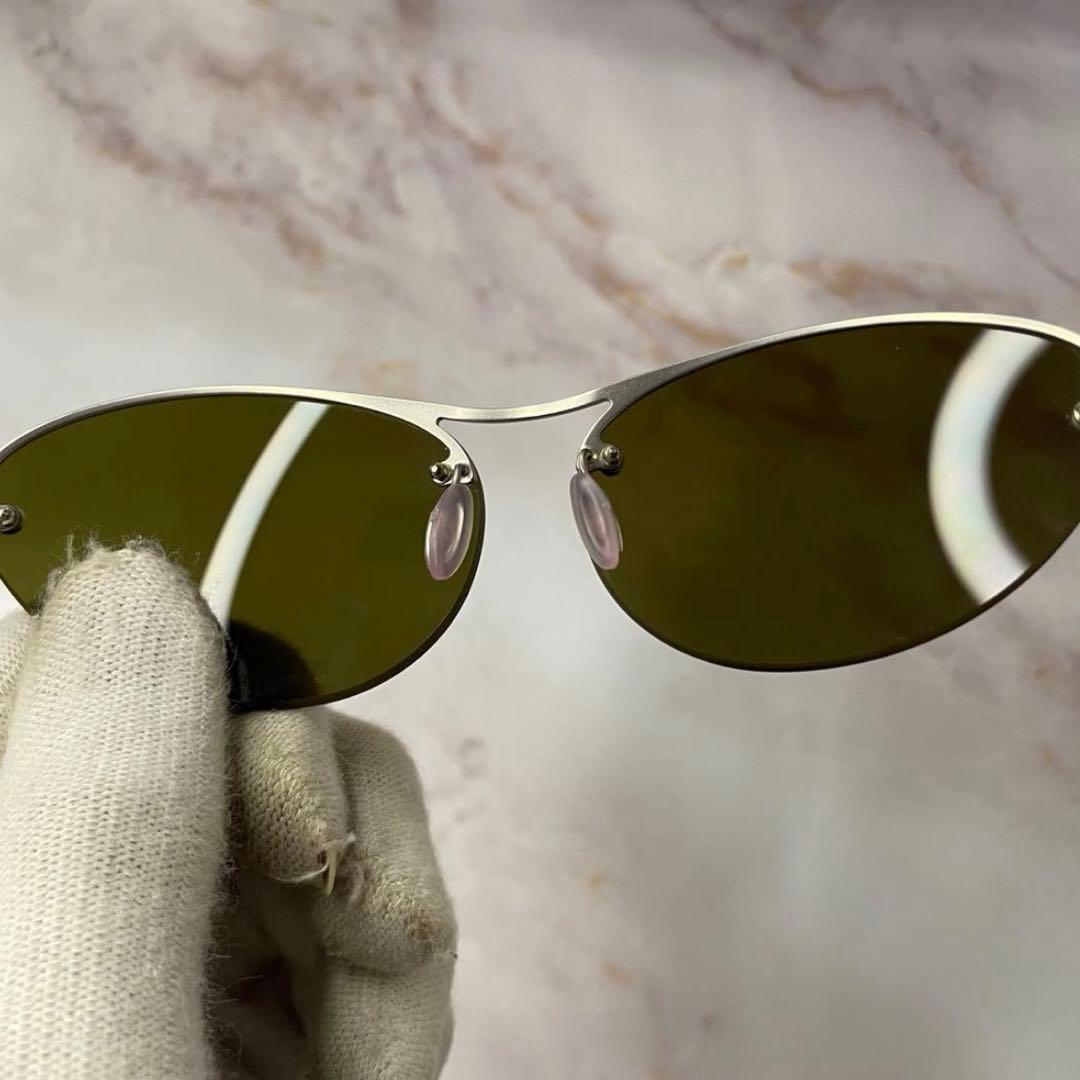 Rachel着用 PRADA サングラス リムレス　ワイヤー