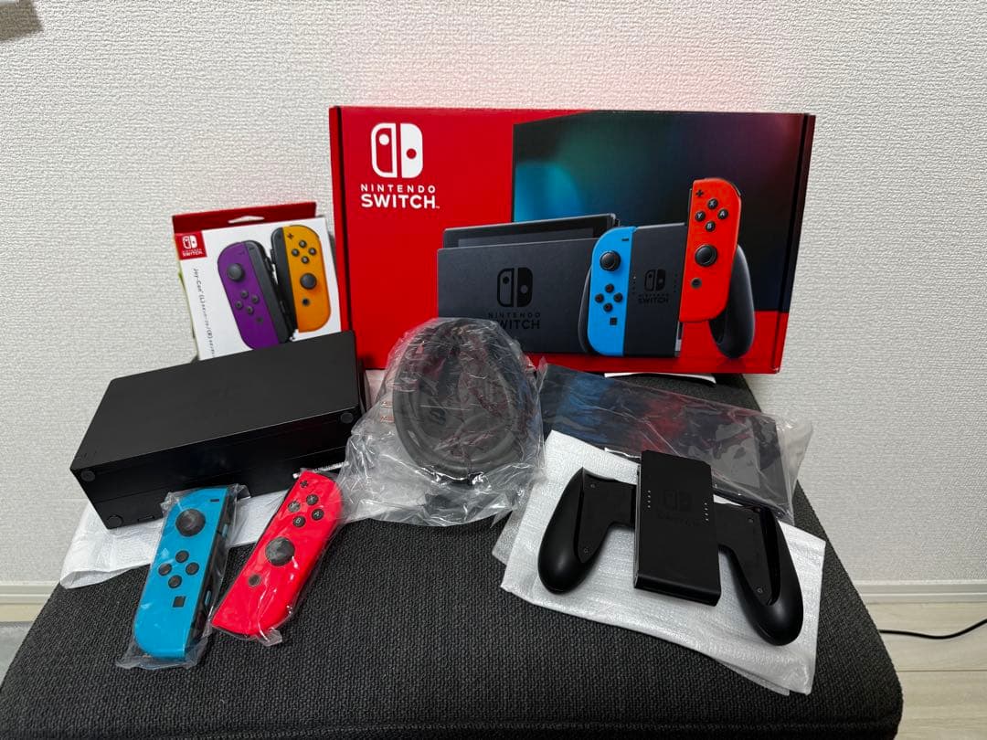 Nintendo Switch 本体 + Joy-Con