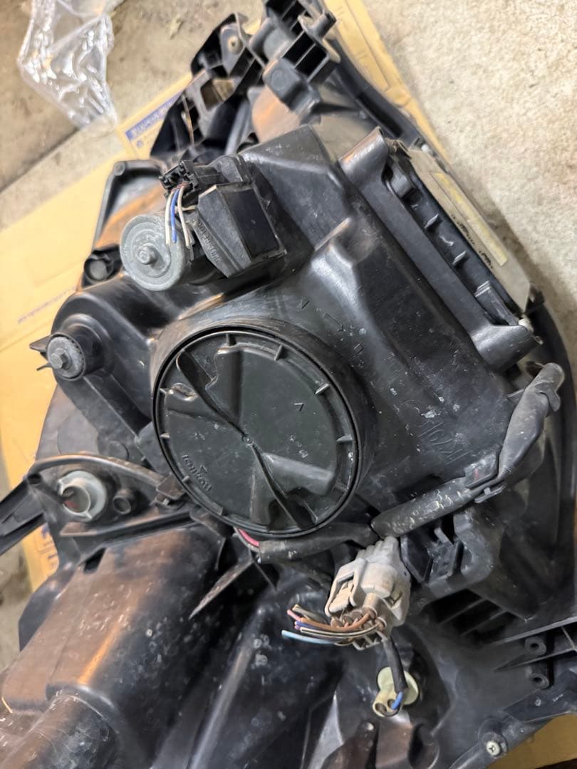 最終値下げ　送料込み　20ヴェルファイア 後期 ヘッドライト　ガーニッシュ付