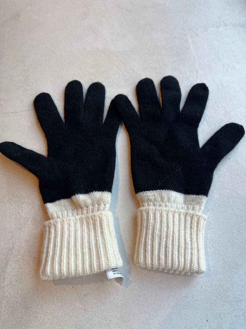 【極美品】BURBERRY 黒とクリーム色のカシミヤ冬用手袋