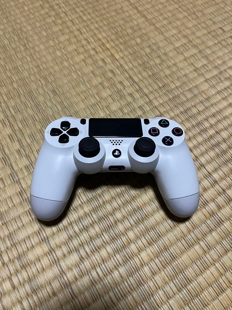 PlayStation 4 ホワイト 本体とコントローラーセット