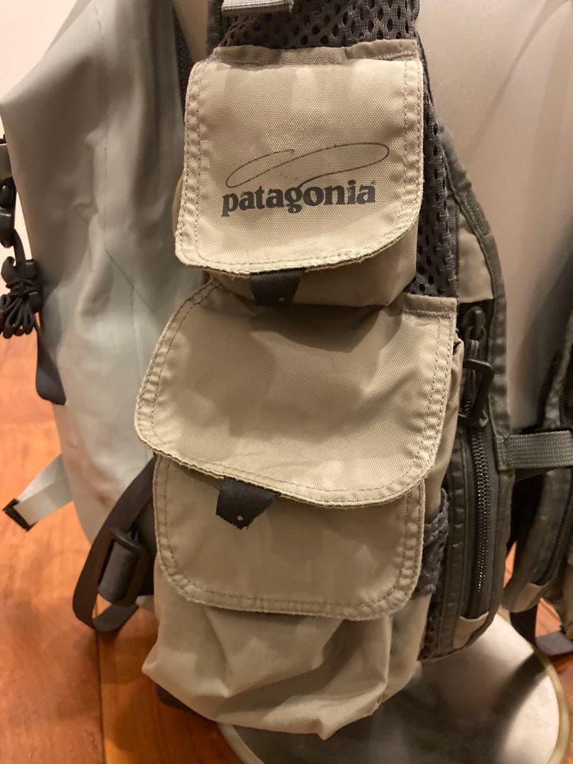 パタゴニア ストームサージ ロールトップ 完全防水 バックパック 渓流 トラウト