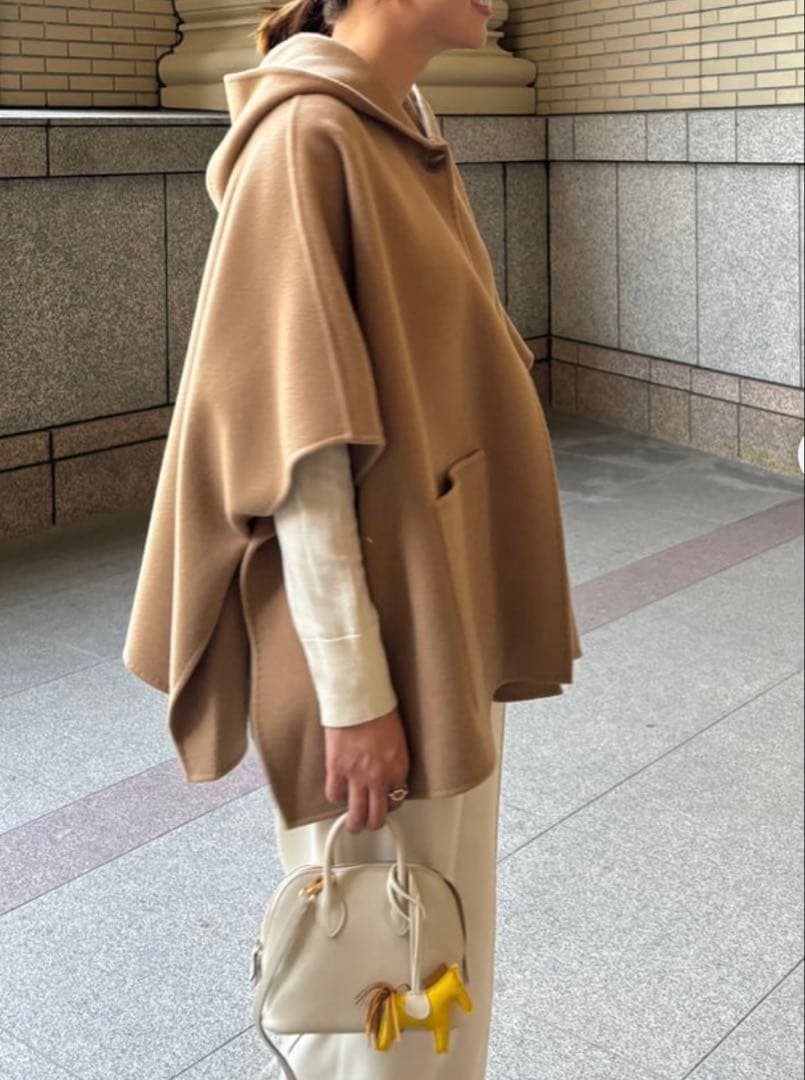 【OHGA】オーガ 24AWリバーポンチョコート キャメル　お値下げ