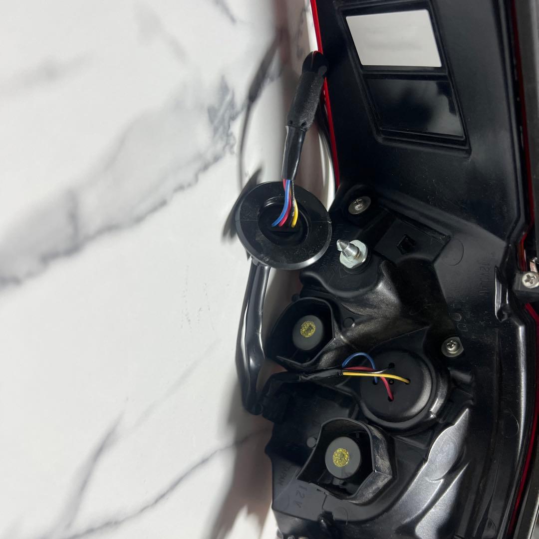 レクサスES前期　純正後方ウィンカーランプ