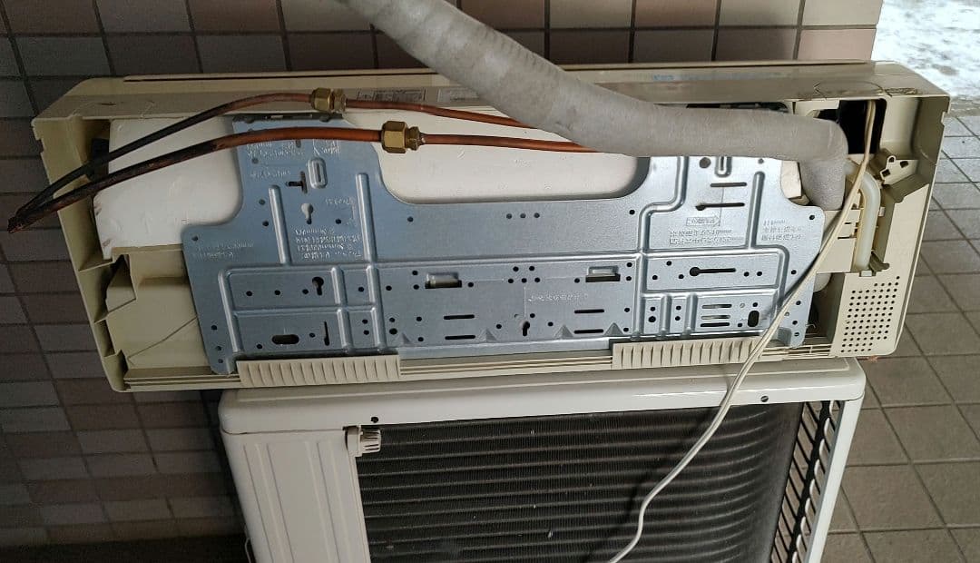 ヒロ　Panasonic 壁掛けエアコン本体　CS-J221　直接取引