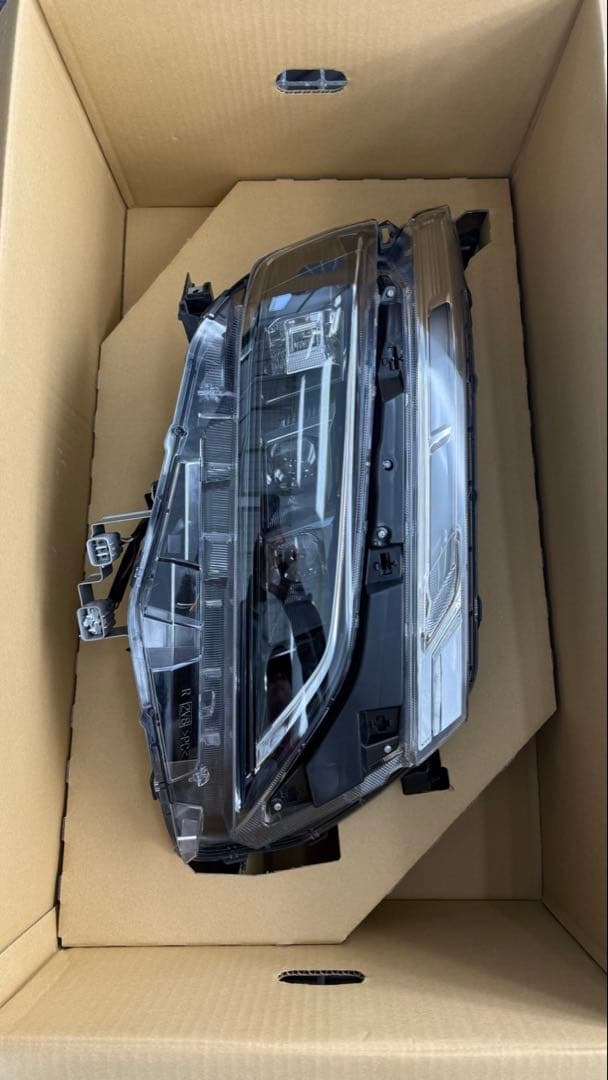 美品✨【トヨタ ヴォクシー80系後期 】純正 ヘッドライト 右
