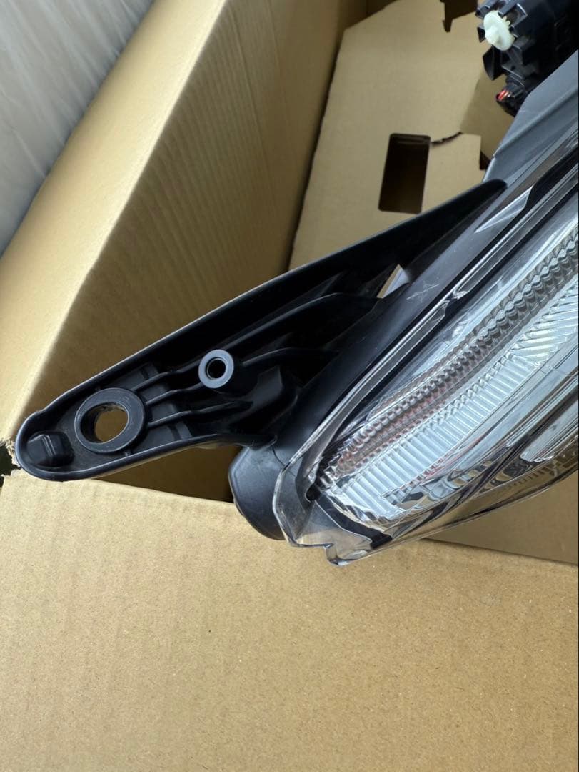 美品✨【トヨタ ヴォクシー80系後期 】純正 ヘッドライト 右