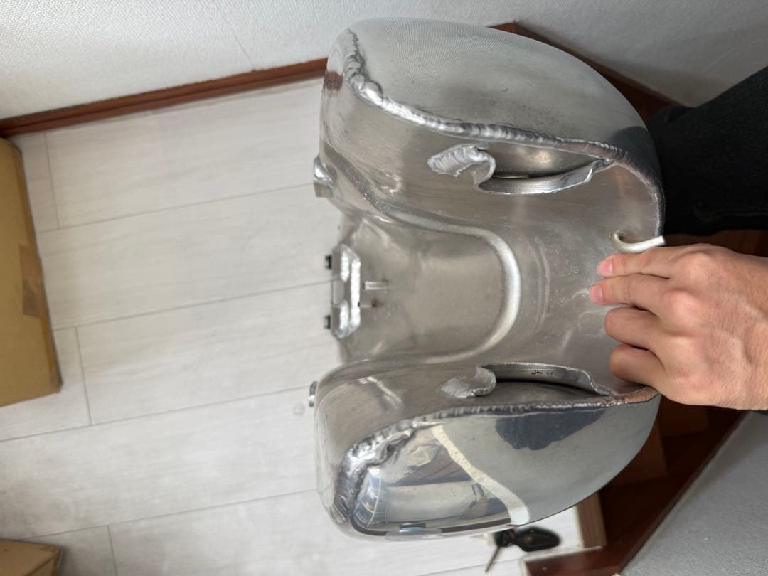 限界値下】SR400 デイトナ製アルミタンク　シートセット