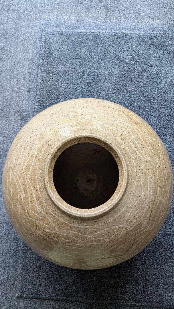 特大の壺　高さ38センチ