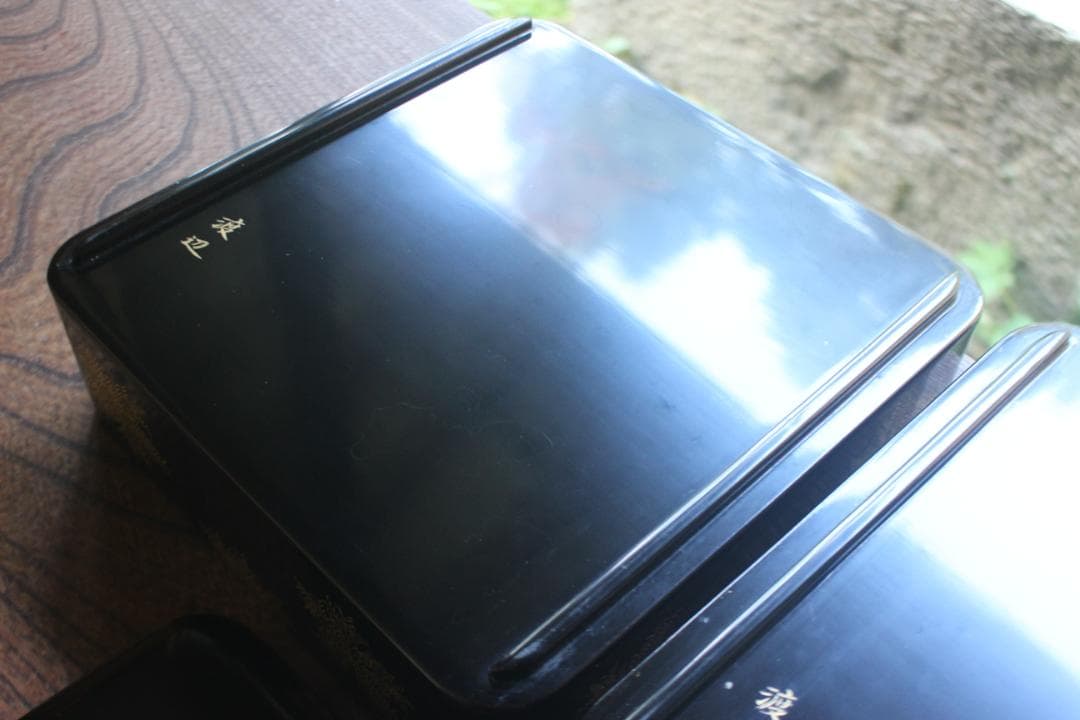 デッドストック！端正な内朱黒漆に優美なシノブ沈金の映える輪島塗二段重重箱お重