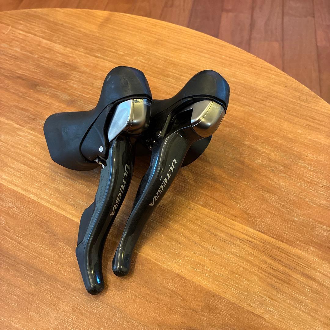 SHIMANO ULTEGRA 【ST-6700】デュアルコントロールレバー