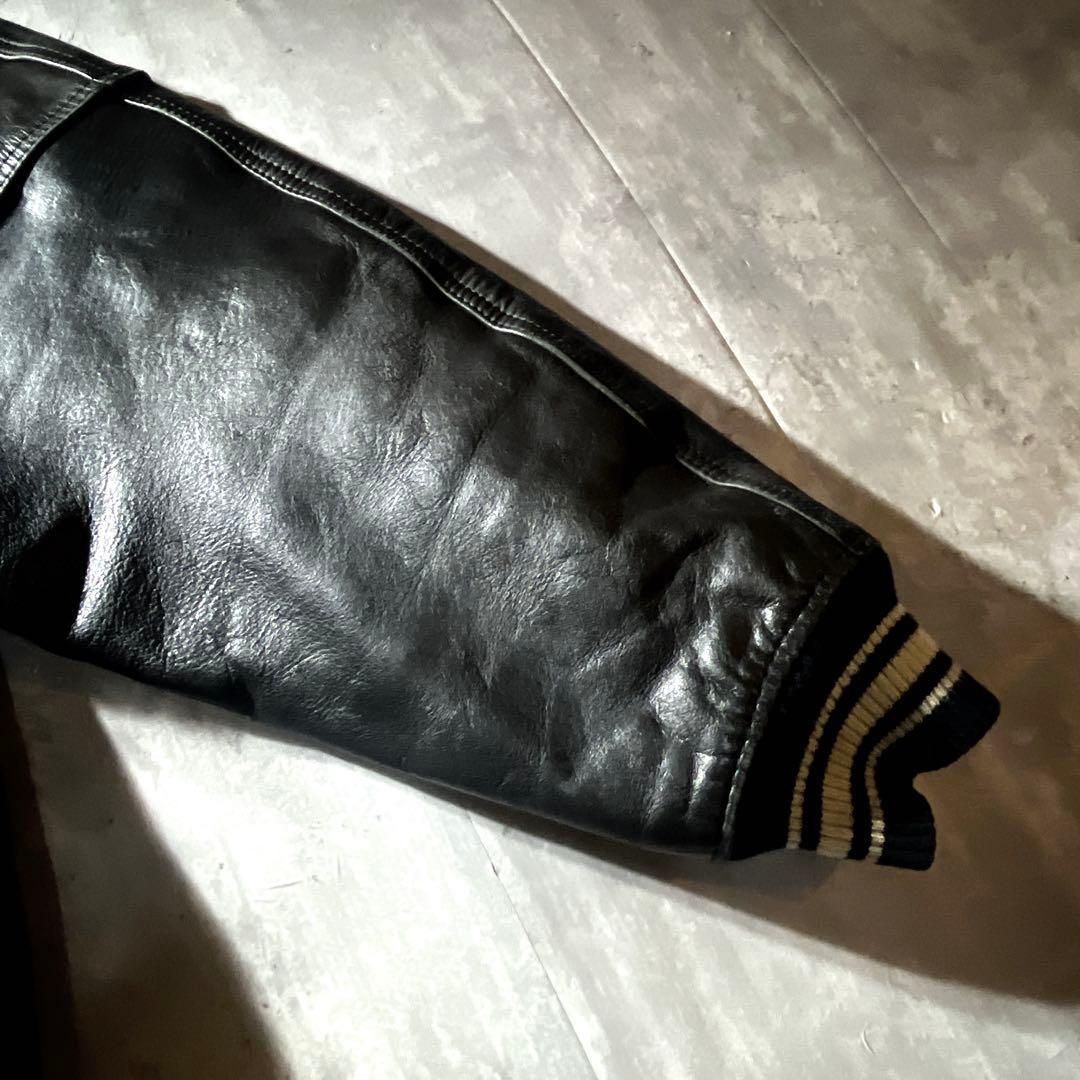 AVIREX 50周年記念モデル 刺繍　本革 レザー スタジャン アーチロゴ