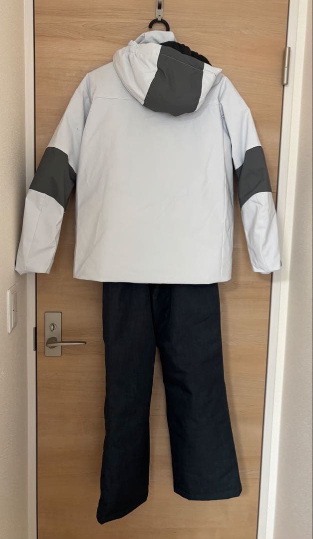 子ども用スキーウェア ホワイト/グレー　150サイズ　新品未使用