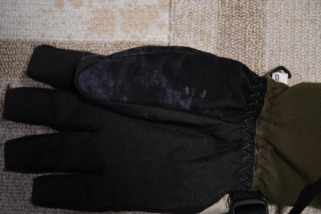 レディース　スノボーウエア上下、保護パット、手袋　（4点）