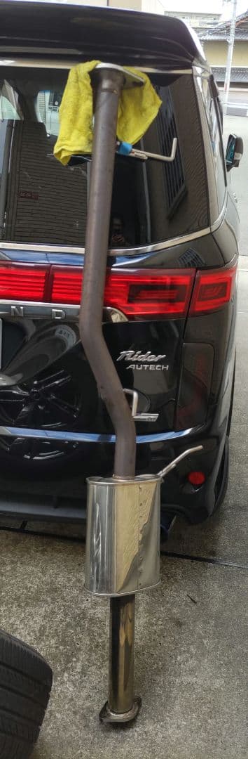 【送料込み！】E52 エルグランド　　BE FREEE　ステンレス　中間マフラー