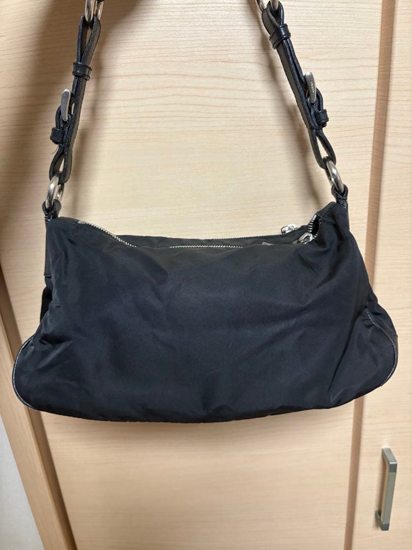 R*️様 PRADA ワンショルダーバッグ 三角ロゴプレート レザー　定価33万