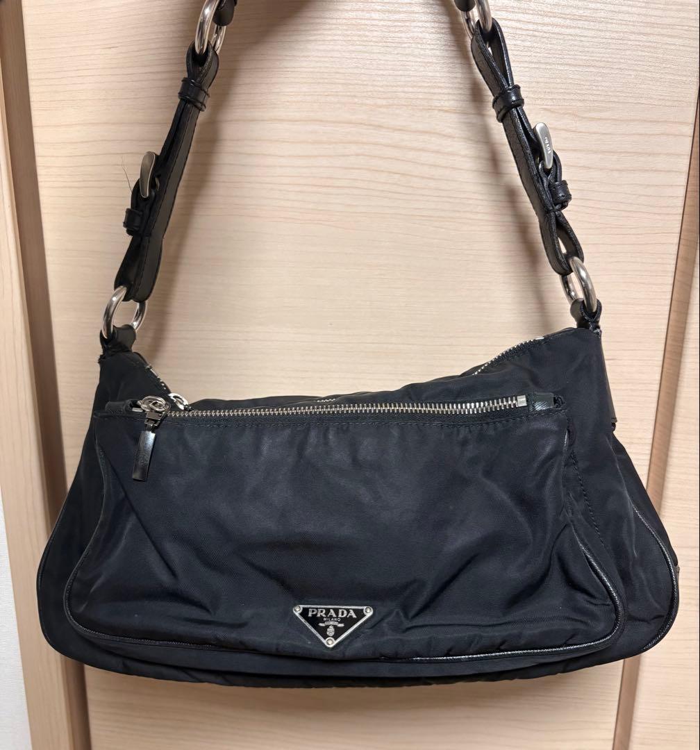 R*️様 PRADA ワンショルダーバッグ 三角ロゴプレート レザー　定価33万