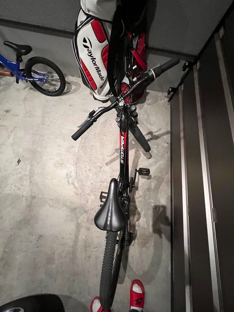 GT Stomperジュニアスポーツバイク 黒と赤