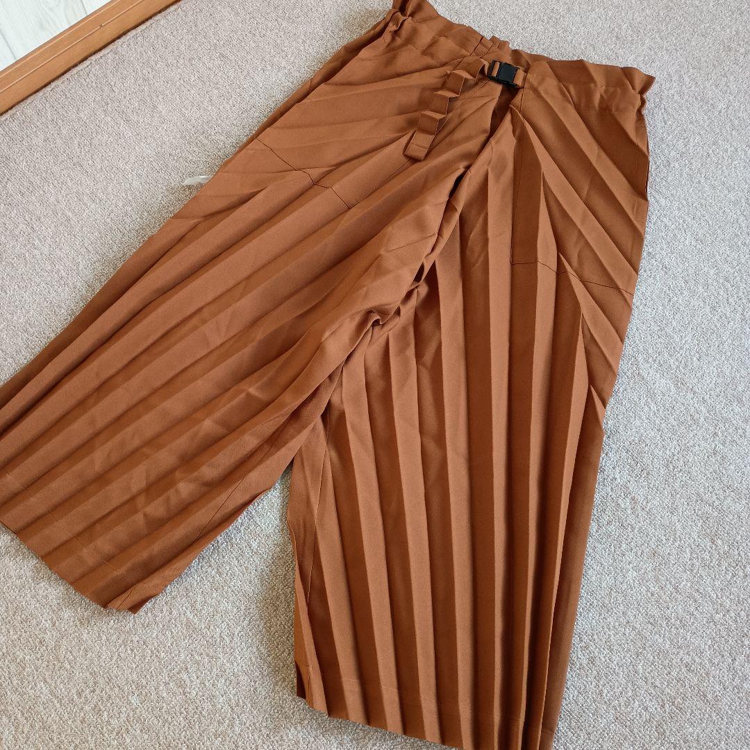 試着のみ美品 イッセイミヤケ me 2023モデル プリーツパンツ