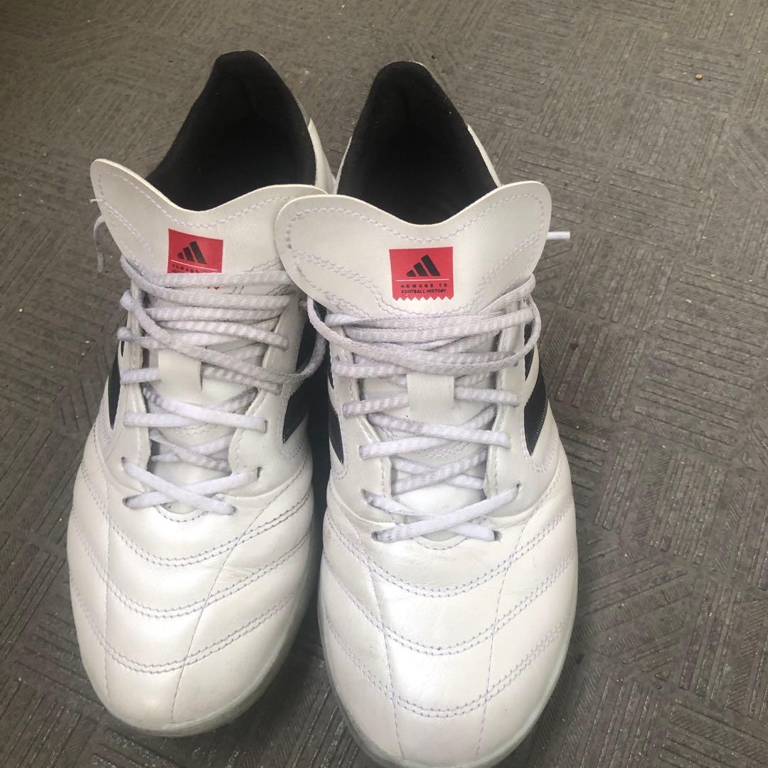 フットサルシューズ